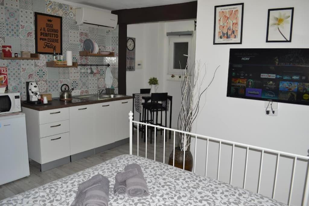 נאפולי Casa Mya - Studio Flat מראה חיצוני תמונה